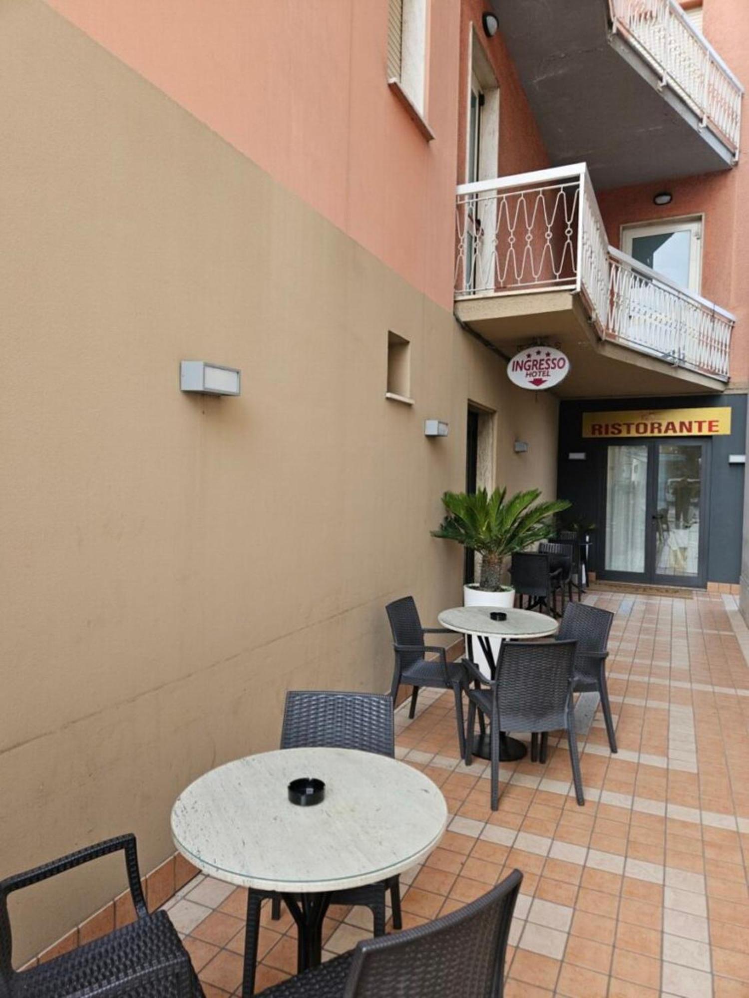 Hotel Mazzocchetti Città Sant’Angelo Kültér fotó
