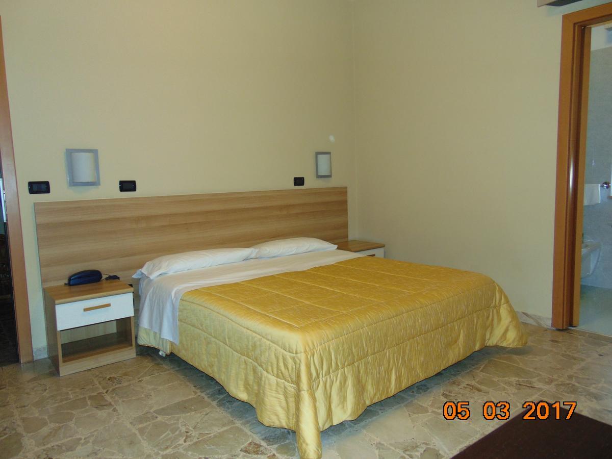 Hotel Mazzocchetti Città Sant’Angelo Kültér fotó