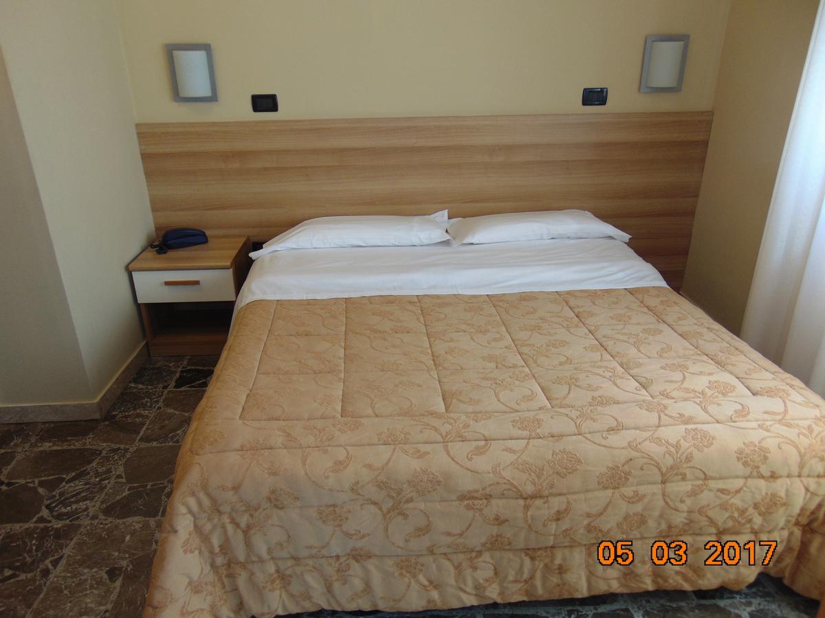 Hotel Mazzocchetti Città Sant’Angelo Kültér fotó