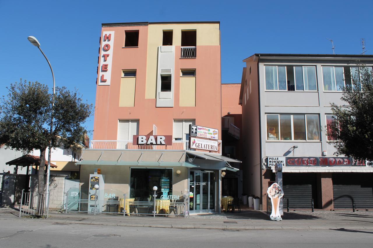 Hotel Mazzocchetti Città Sant’Angelo Kültér fotó